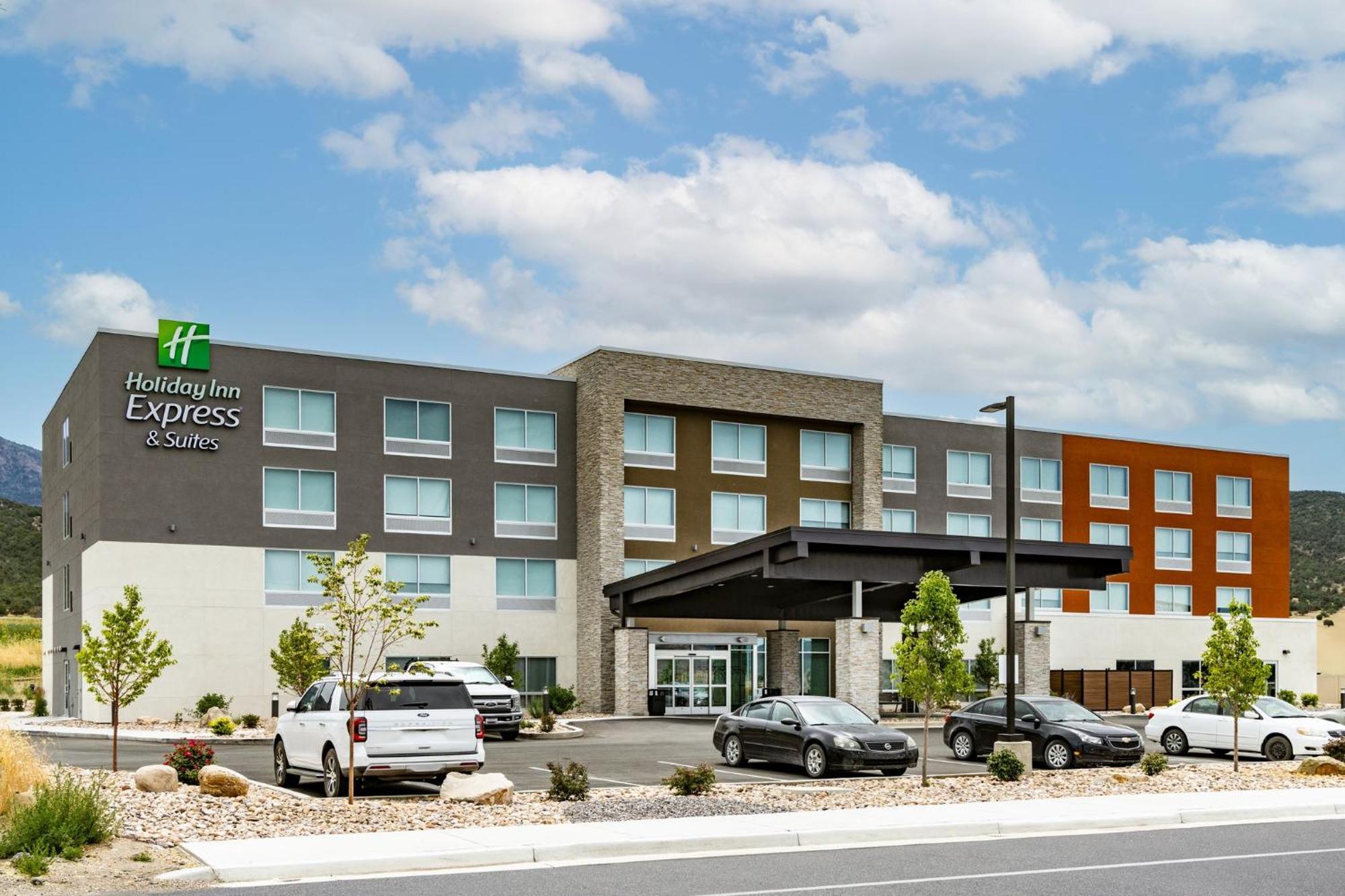 Holiday Inn Express & Suites - Nephi By Ihg Exterior photo